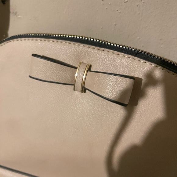Bow tie cream crossbody bag - Picture 7 of 11